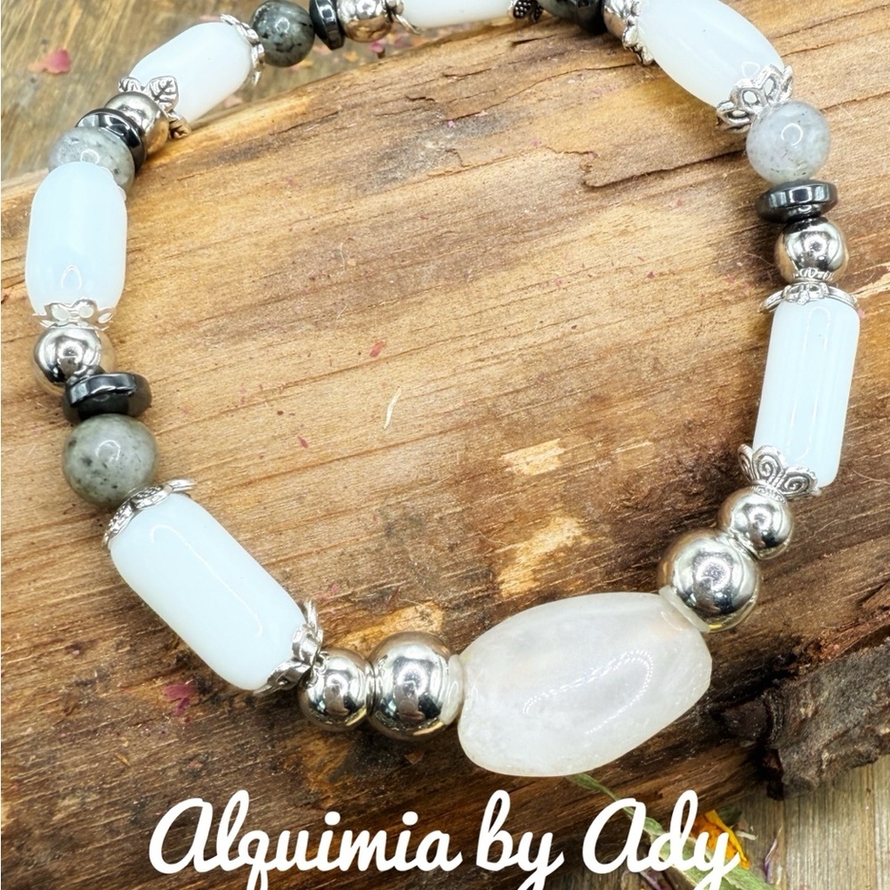 Handmade white jade and labradorite beaded bracelet